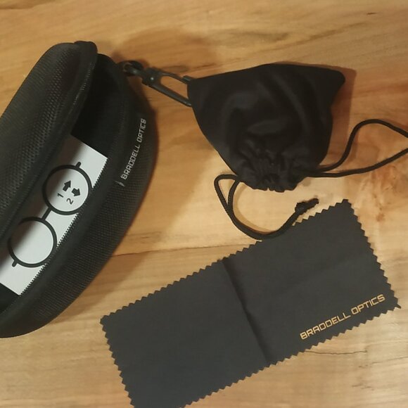 Elegant Black and Brown Aviator Sunglasses - Picture 6 of 9